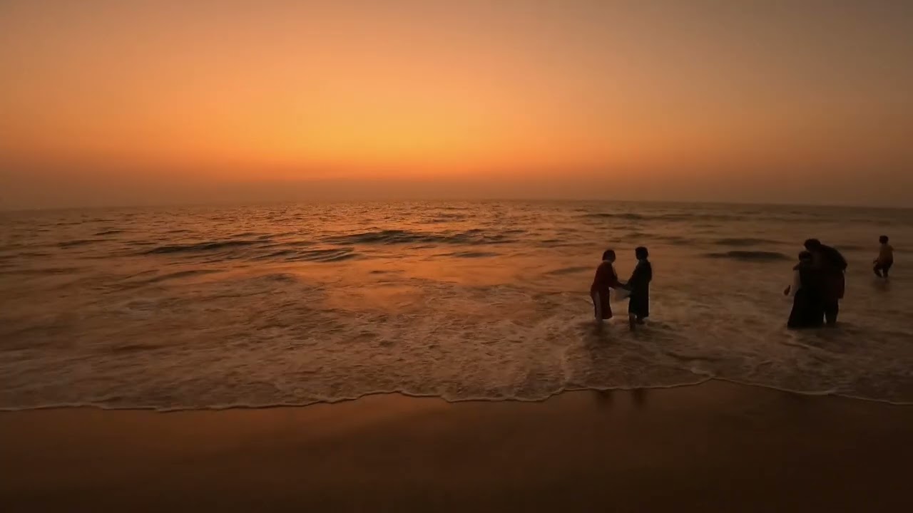 Chasing the Sunset ☀️ | Arabian SEA 🌊 | Kochi 🌴 Puthuvype Lighthouse Beach | KERALA 🌴