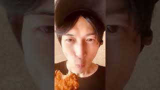 【高齢者向けクイズ無料動画 】【レクリエーション介護士監修】『問題』何を食べているでしょうか？『答え』フライドチキンフィレ | 新レクネタ