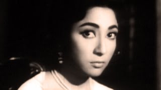 Bollywood scene from old classic movie baharen phir bhi aayengi (1966)
starring: tanuja, mala sinha, dharmendra, deven verma, johnny walker,
rehman, randhir....