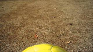 アディダスサッカーボール　カフサグライダー黄色　回転