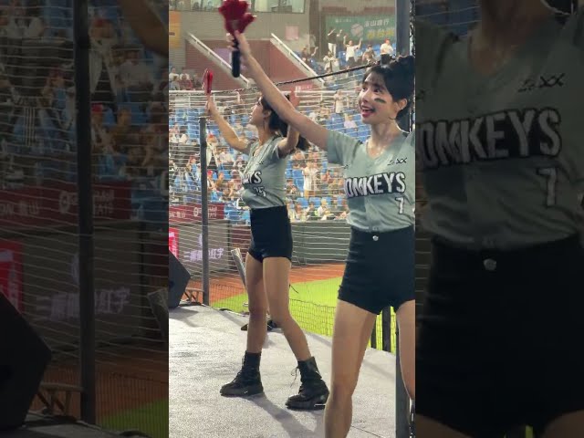 樂天最香聯動！當 筠熹 遇上 禹洙漢，這畫面太美我不敢看 😍#shorts #樂天女孩 #筠熹 #禹洙漢 #우수한 #yuhi #woosuhan #rakutengirls #대만치어리더 #啦啦隊