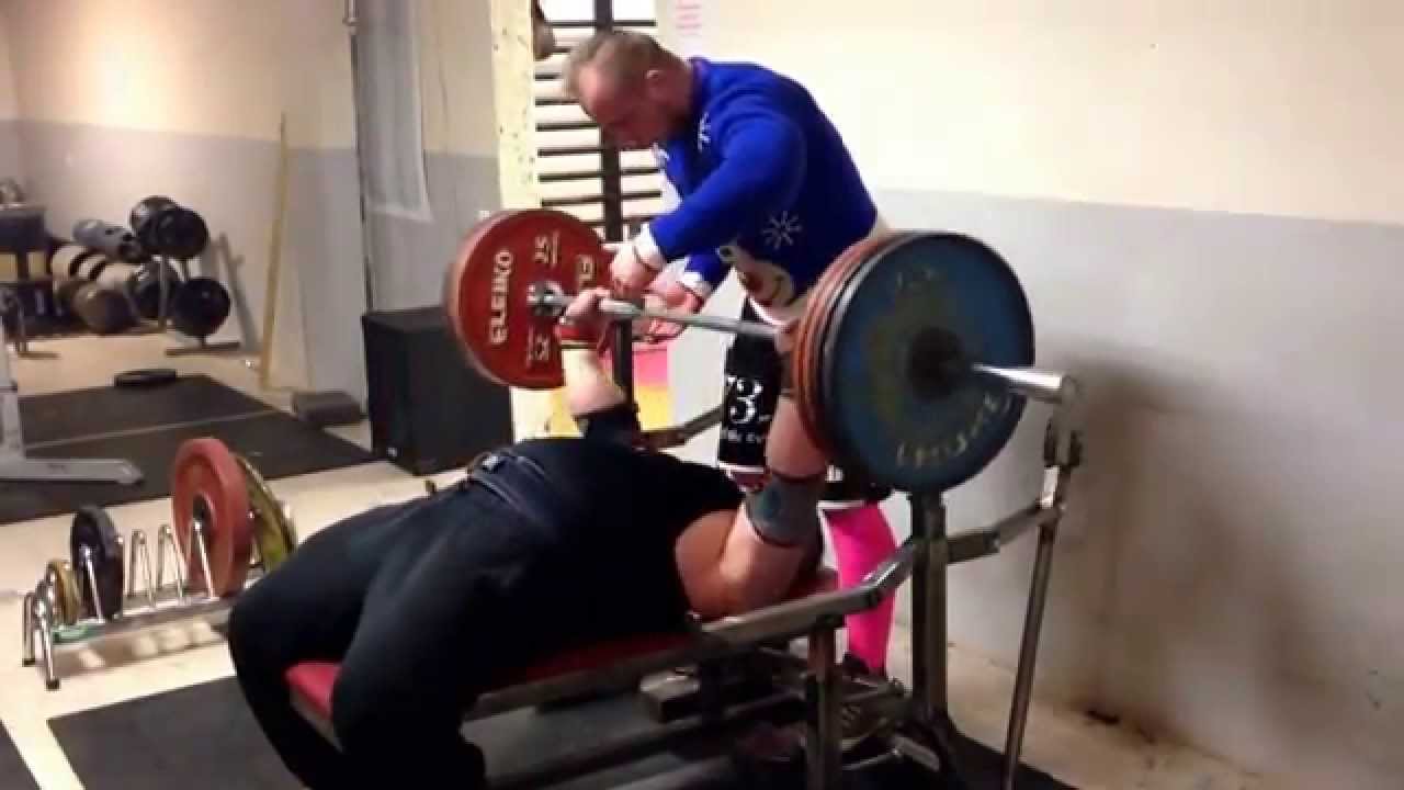 Bench training in jakabol jan 2015. 200 and 220 kg.