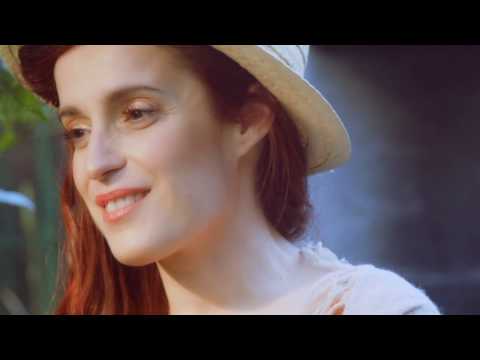 MEÏA - En un café (Video Oficial)