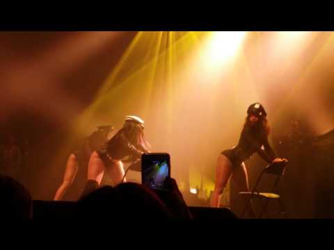 Ashanti hot on stage - Early in the morning - Lapdance & booty dance - Live in Paris