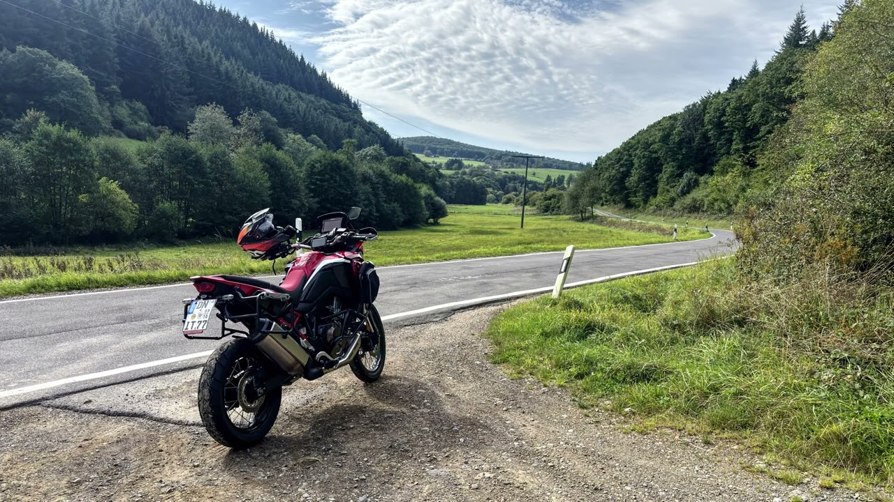 Eifel Motorrad kleine Straßen im Herbst