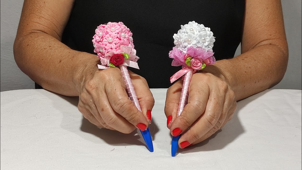 Como fazer caneta decorada com flor 3D - lembrancinha fácil -
