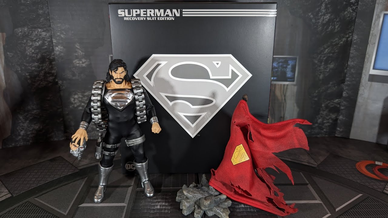 Mezco Toyz One:12 Collective Superman Recovery Suit Edition