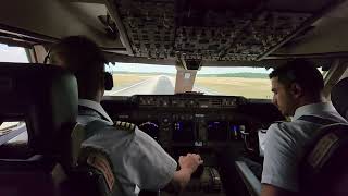 Cockpit view, BOEING 747 LAND AT HOUSTON AIRPORT. Bumpy finel