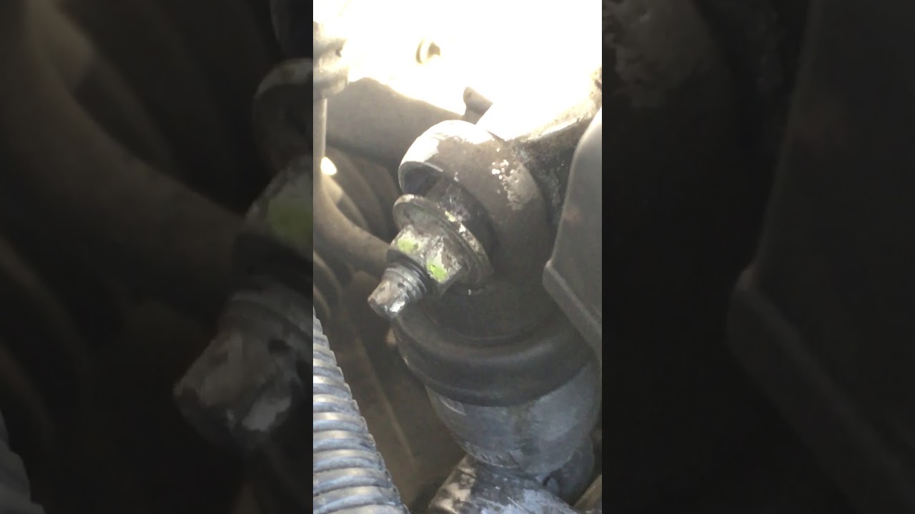 Toyota Corolla 2000 belt tensioner - YouTube