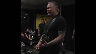 how metallica relearns their old songs
From Metallica Tuning Room (Raleigh, NC, January 28, 2019) https://youtu.be/ZqTGyHUw4G4
More dumb Metallica shorts https://youtube.com/playlist?list=PLcLqmi7y1uDFYhzlT9OfST9mkSJ5y7Poc
#metallica how metallica relearns their old songs
