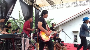 #suarapojokpanggung #cinjaw #dbabeband Dipatil Ikan Sembilang - d’Babe Band cover