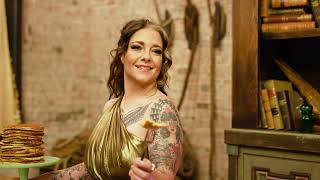 Video voorbeeld van "Ashley McBryde - The Devil I Know Album Cover Shoot (Behind The Scenes)"