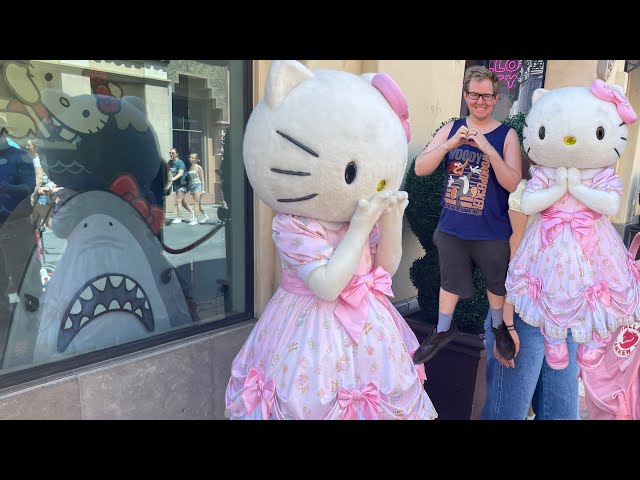 Meeting Hello Kitty in Her NEW 50th Dress at Universal Studios