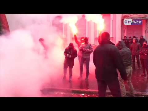 Российское консульство в Харькове забросали файерами