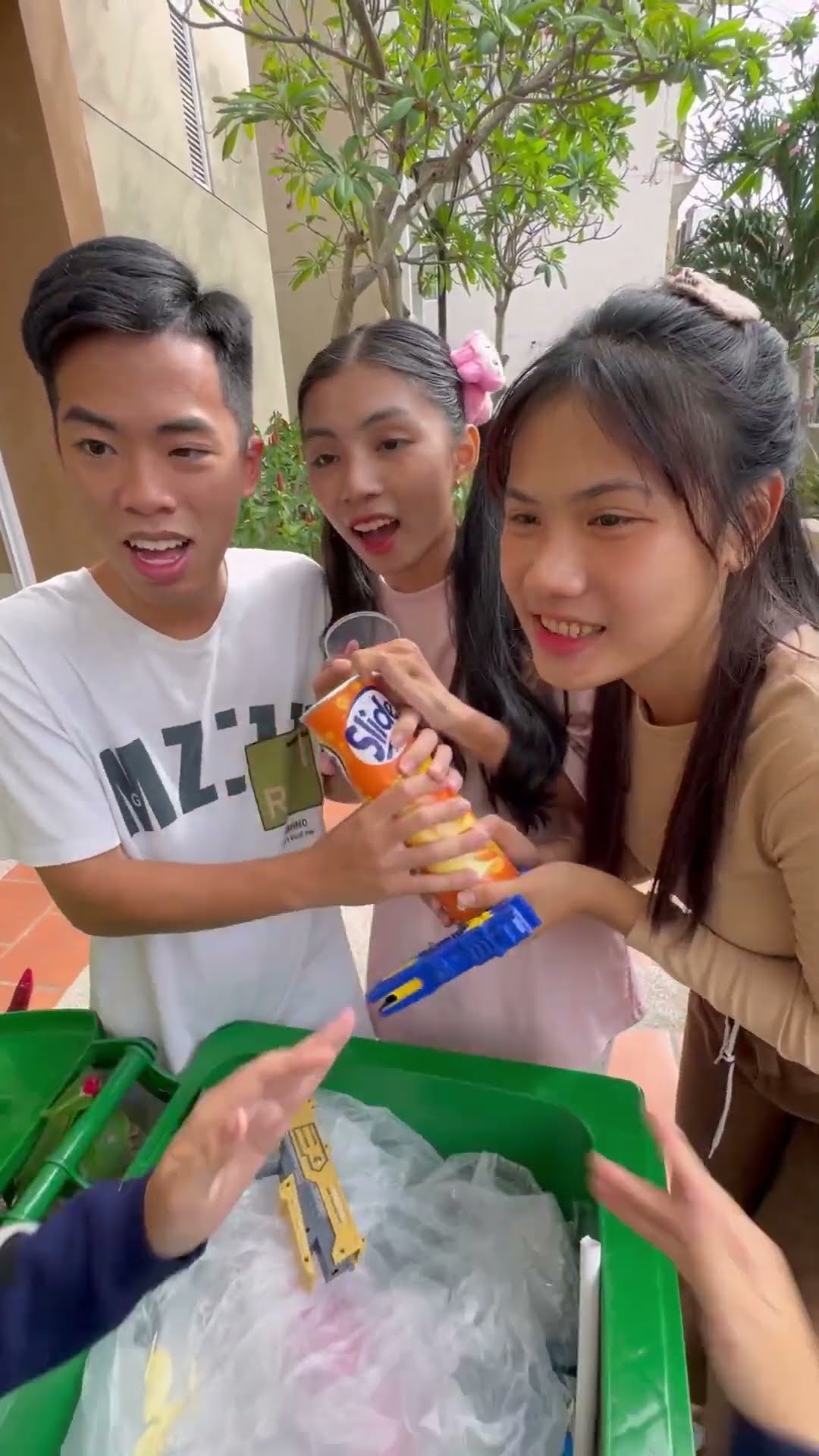 LNF - Những người bạn ở dơ y như tôi || Dirty friends and potato chips #shorts