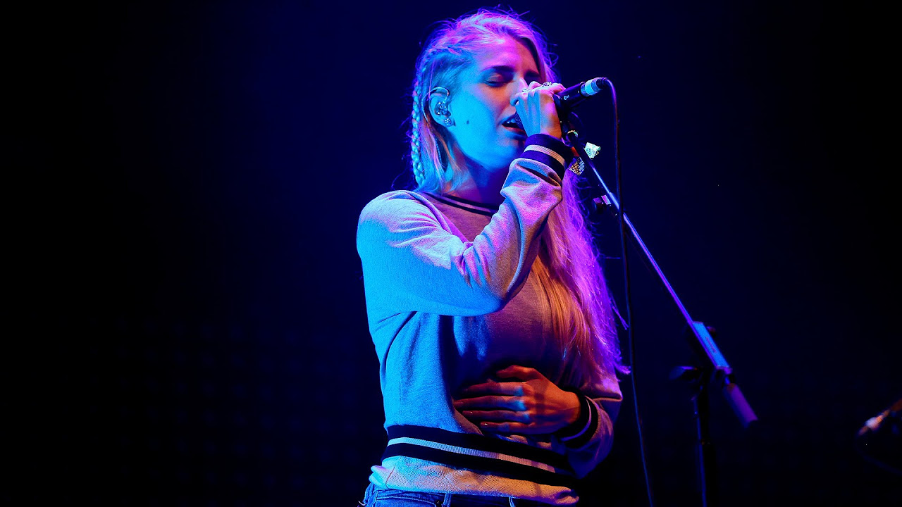 London Grammar   Sights at Glastonbury 2014