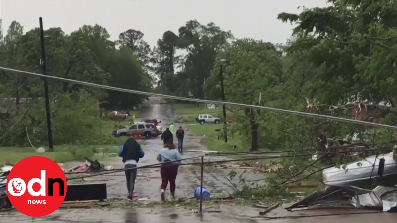 Deadly tornado rips apart town of Franklin in Texas - YouTube