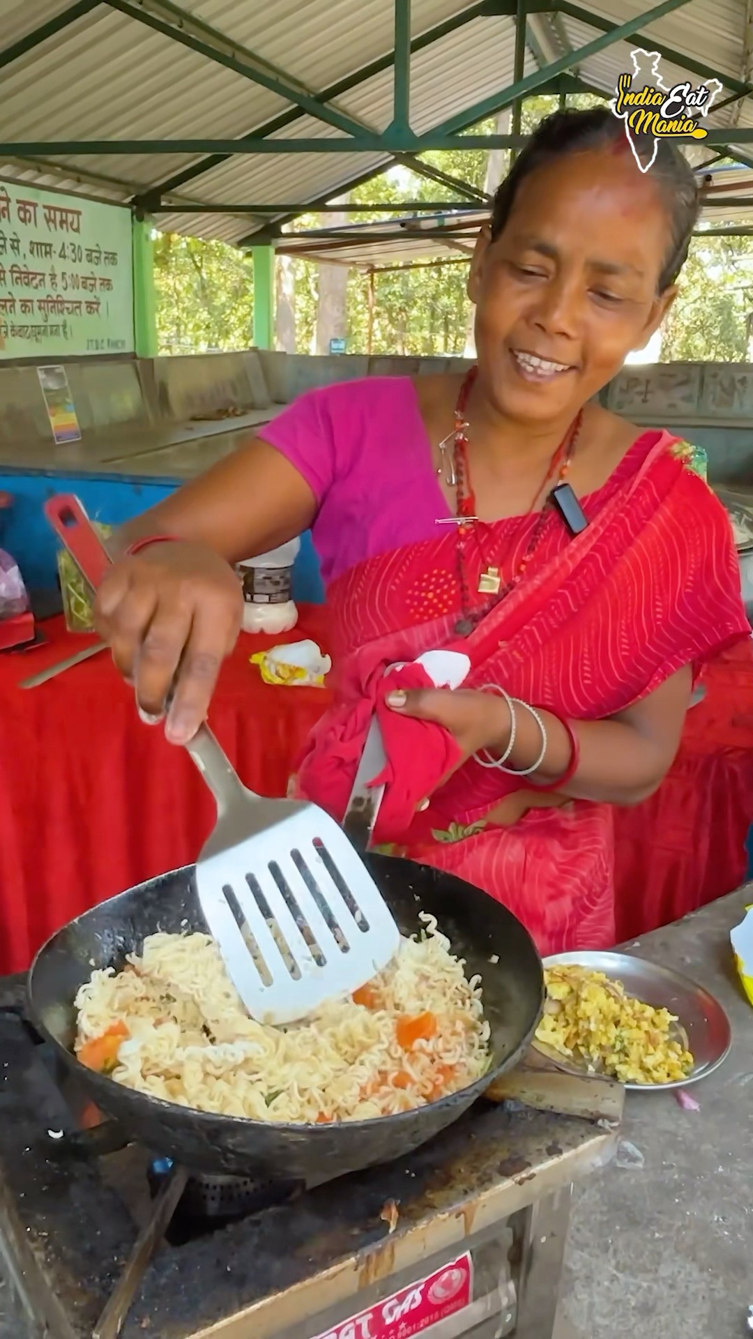 Jharkhandi Aunty ki Anda Maggi Rs. 50/- Only #jharkhandifood #shorts