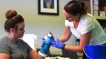 How to apply an ulnar gutter cast (Boxers Cast)