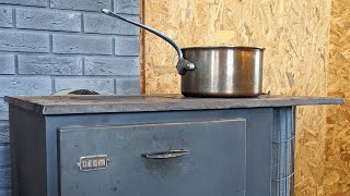 La cuisinière à bois pour se chauffer et cuisinier en hiver