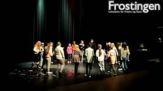 Aksjonsdag for Ukraina: Femteklasse danser circle dance