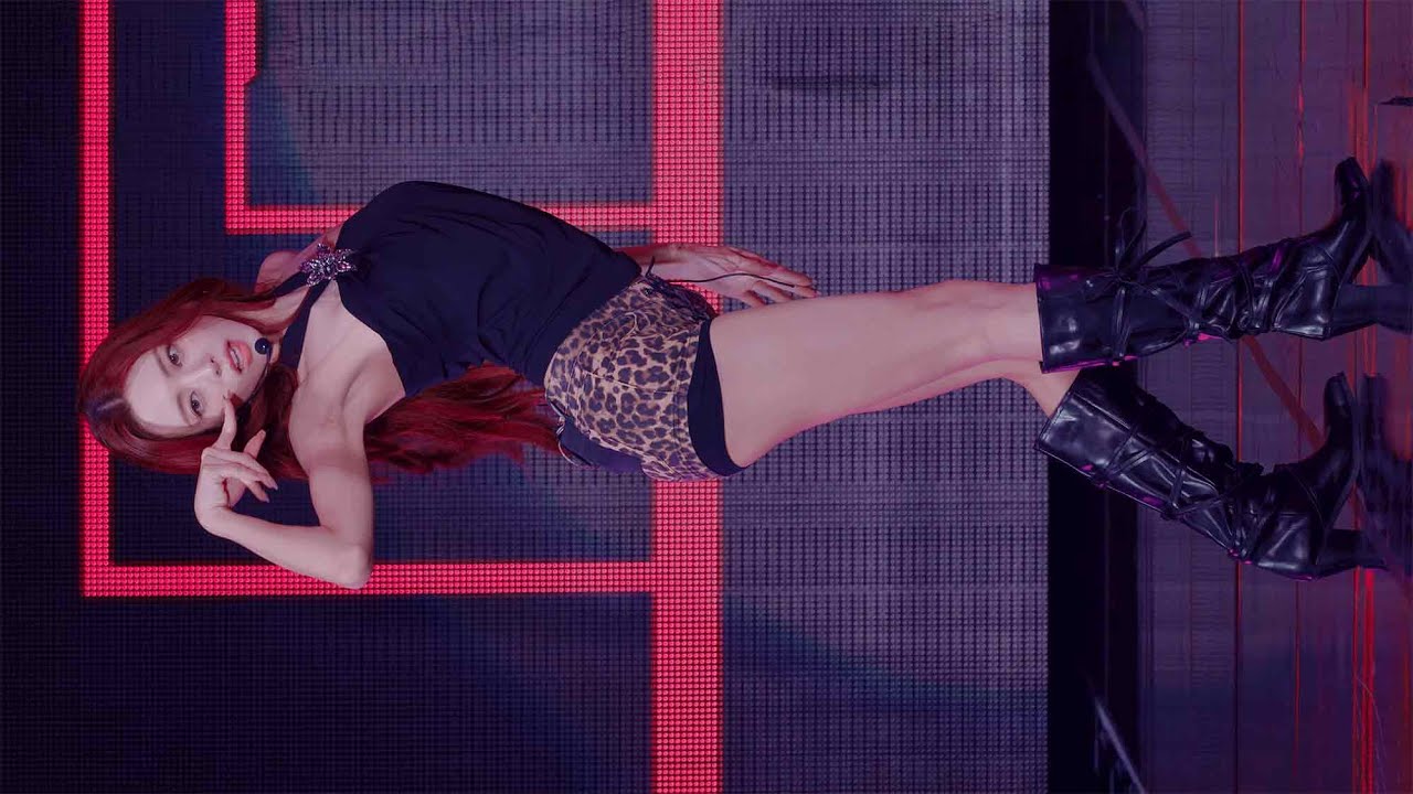 [8K] 250920 있지 유나 ITZY YUNA - So Hot 직캠 Fancam @ITZY THE 4TH FANMEETING