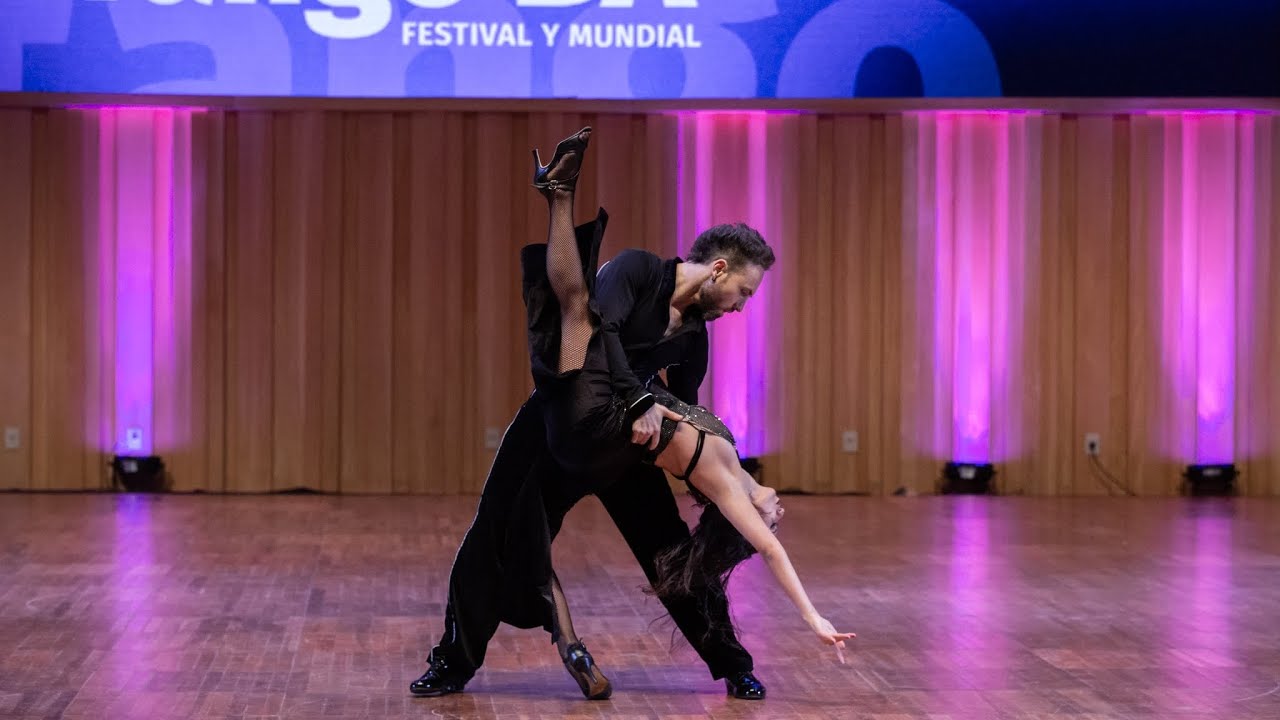 Mundial de Tango 2025. Bailarines Leonardo Barri & Gisella Torelli. Berretín, Quinteto Emedea.