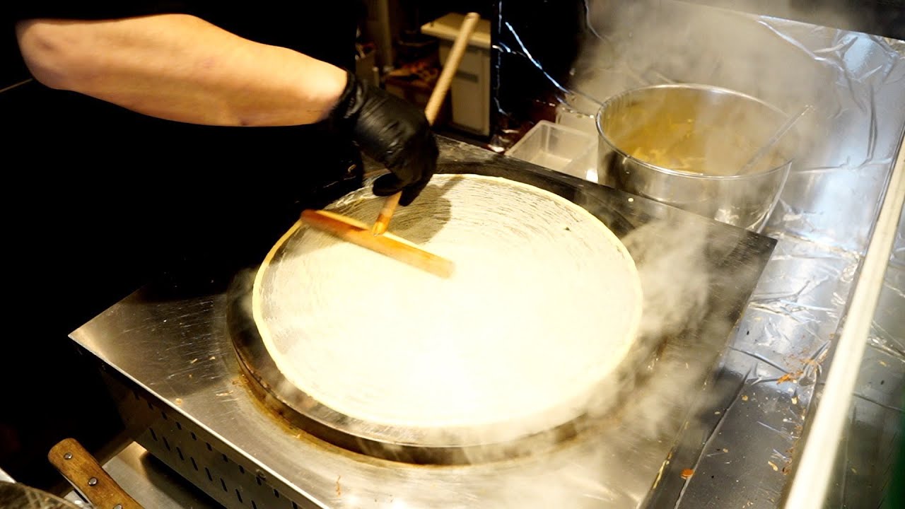 キッチンカー発の人気店が高温で一気に焼き上げる、薄くてモチモチの新食感クレープとは