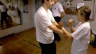 Can kids train Chi sau with adults:2 ?