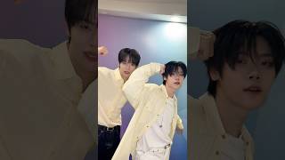 Uno, Dos, Tres, and POSE🐱🦊#CLOSEYOUREYES #CYE #JEONMINWOOK #JANGYEOJUN #OVEREXPOSED #POSE