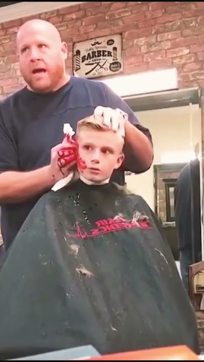 Telinga Berdarah Saat Cukur Rambut