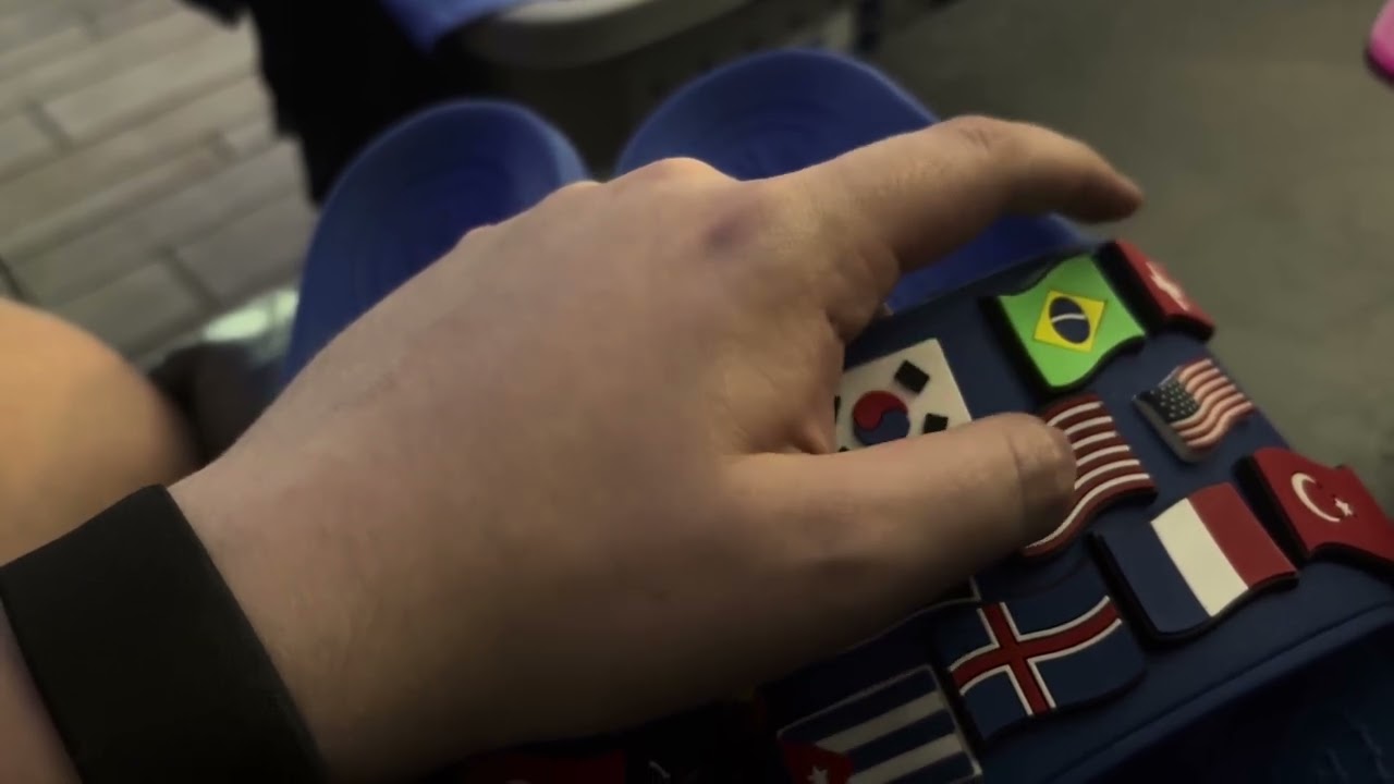 I am showing country flags jibbitz on my flip-flops 🩴 probably awesome 😎 