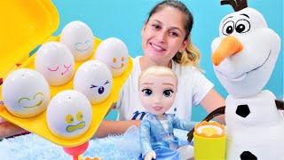 Frozen Elsa ile Olaf eğitici yumurtalar ile oynuyorlar. Yemek yapma oyunu Resimi