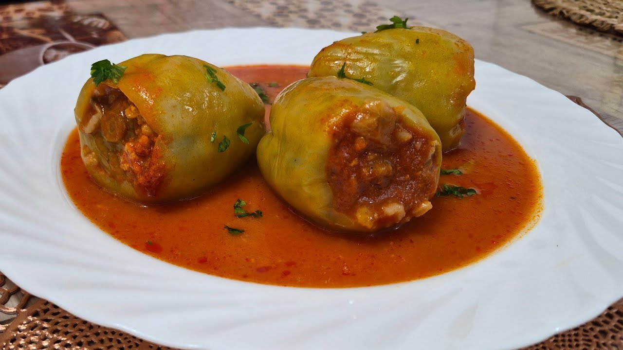 Ardei Umpluți cu Ciuperci și Legume – Rețetă Vegetariană Simplă și Delicioasă