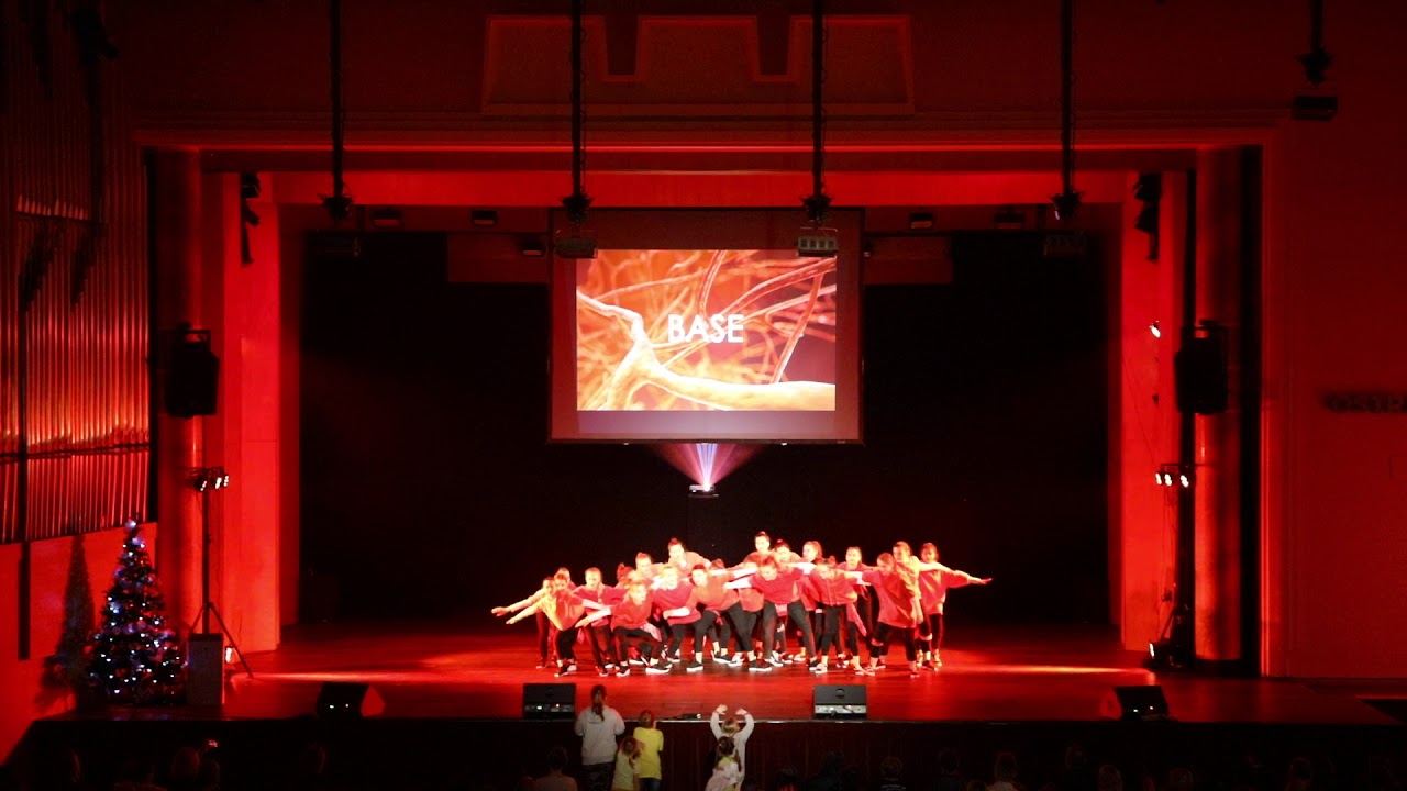 BEAT UP Ostrava Vánoční šou 2019   18 Base CD5 2105