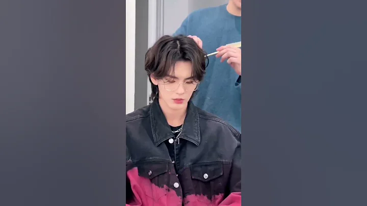 Bi Wenjun, the most handsome prince in history, appears!史上最帅王爷毕雯珺出现！#毕雯珺 - DayDayNews
