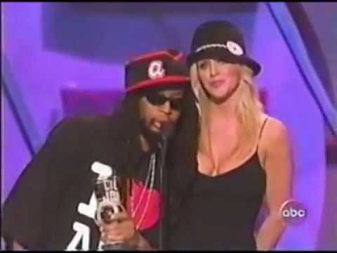 Aaliyah Wins Favorite SoulRxB Female Artist At Amas 2003
