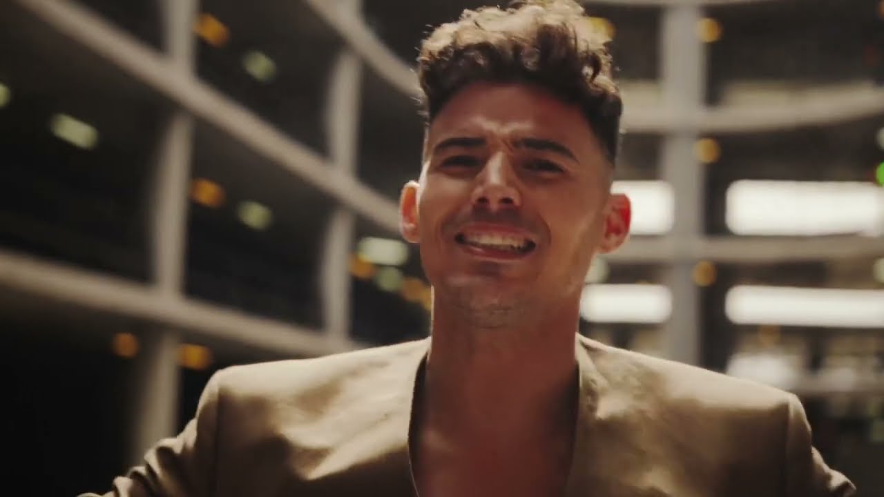 Ángel Capel - Me tienes loco (Vídeoclip oficial)