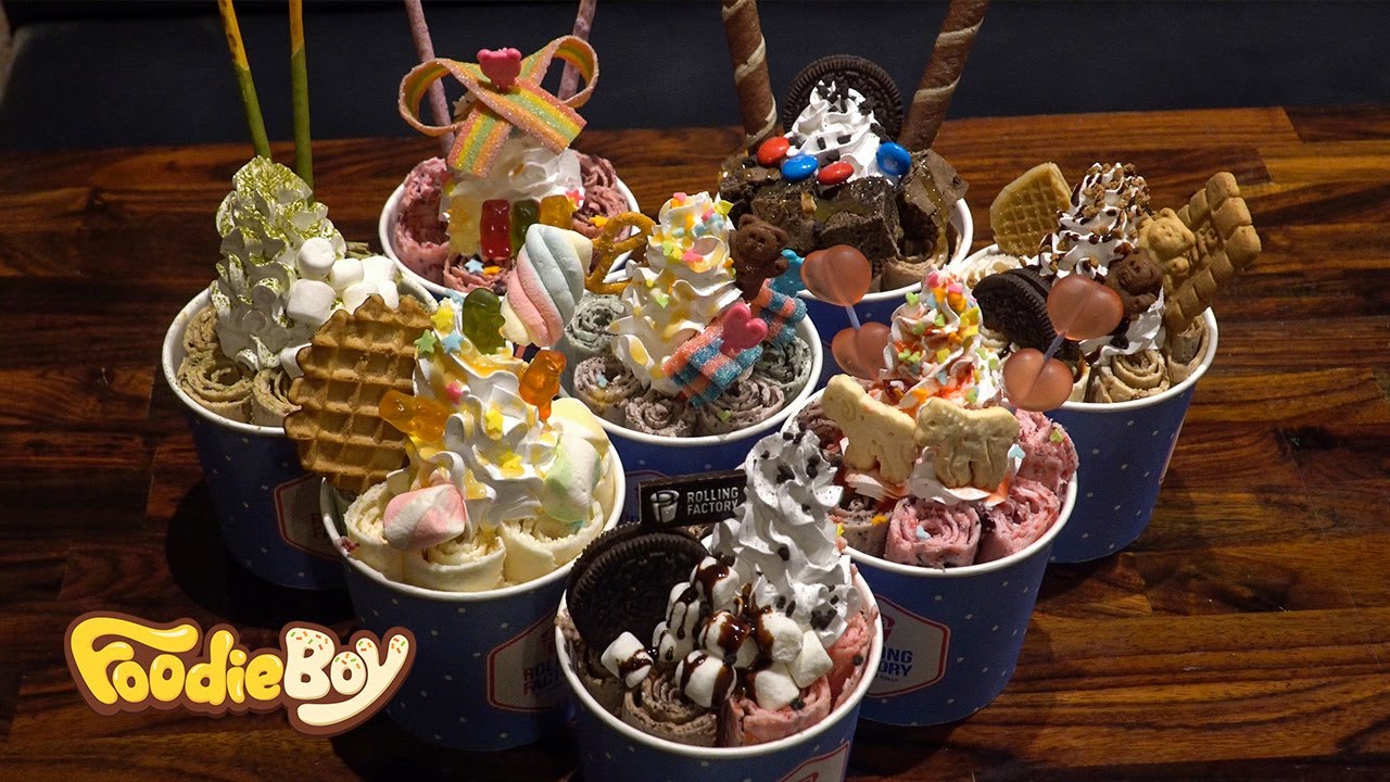 Ролл мороженое с двойным топпингом - Уличная еда в Корее