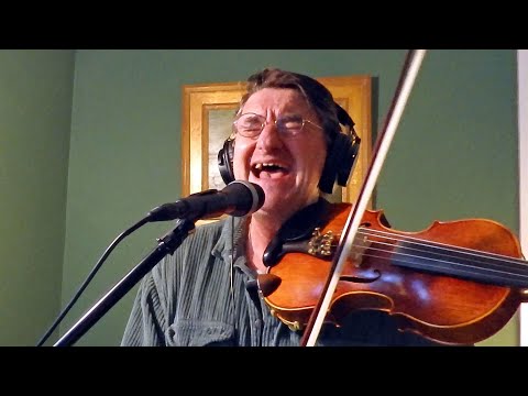 Американец поёт "Человек и Кошка"