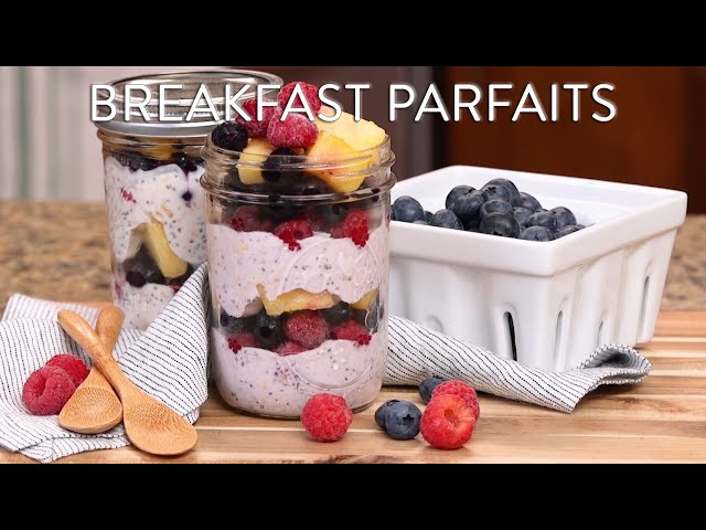 Make-Ahead Berry Yogurt Parfaits - Emily Bites