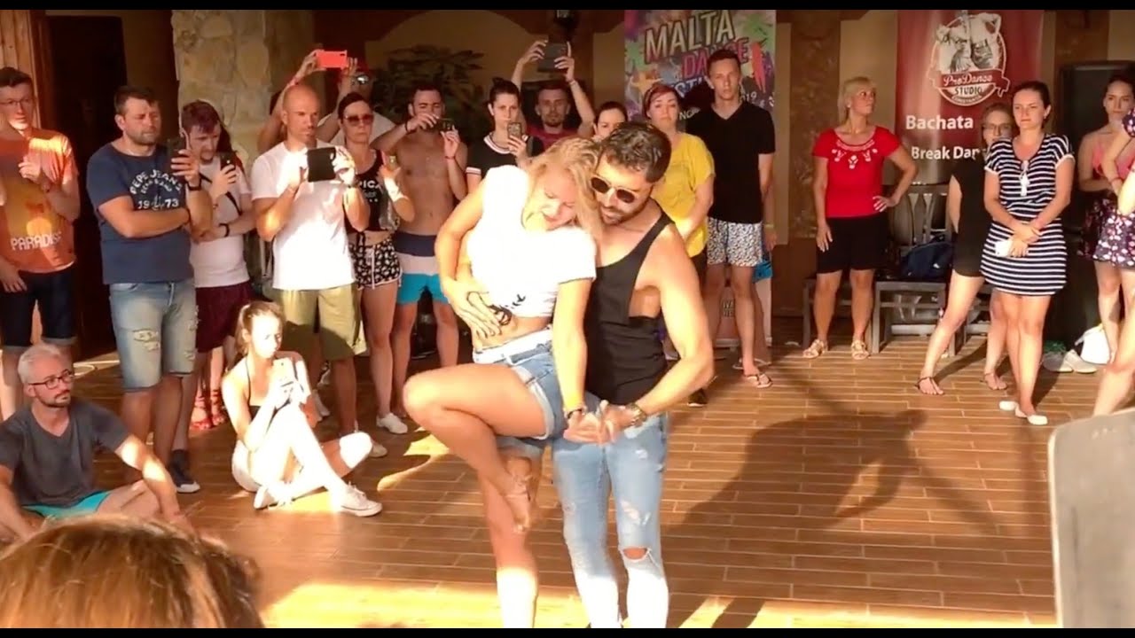 Kiko & Christina / Bachata Sensual / Lola Jane - Kiss me @ Romania Salsa week 2019 dance video gan