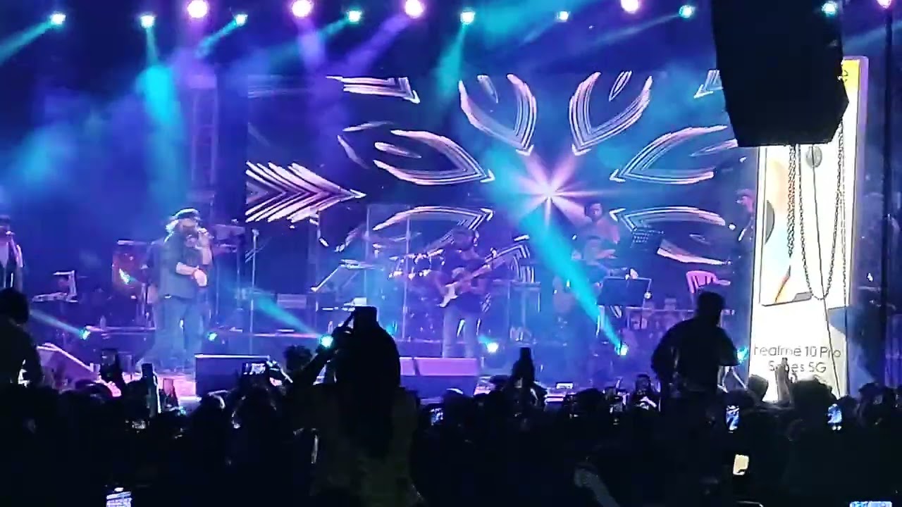 Pee loon song sung by mohit chauhan in SIES (Nerul) college