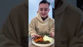 Sebi Mananca Cu Mainile Sideei