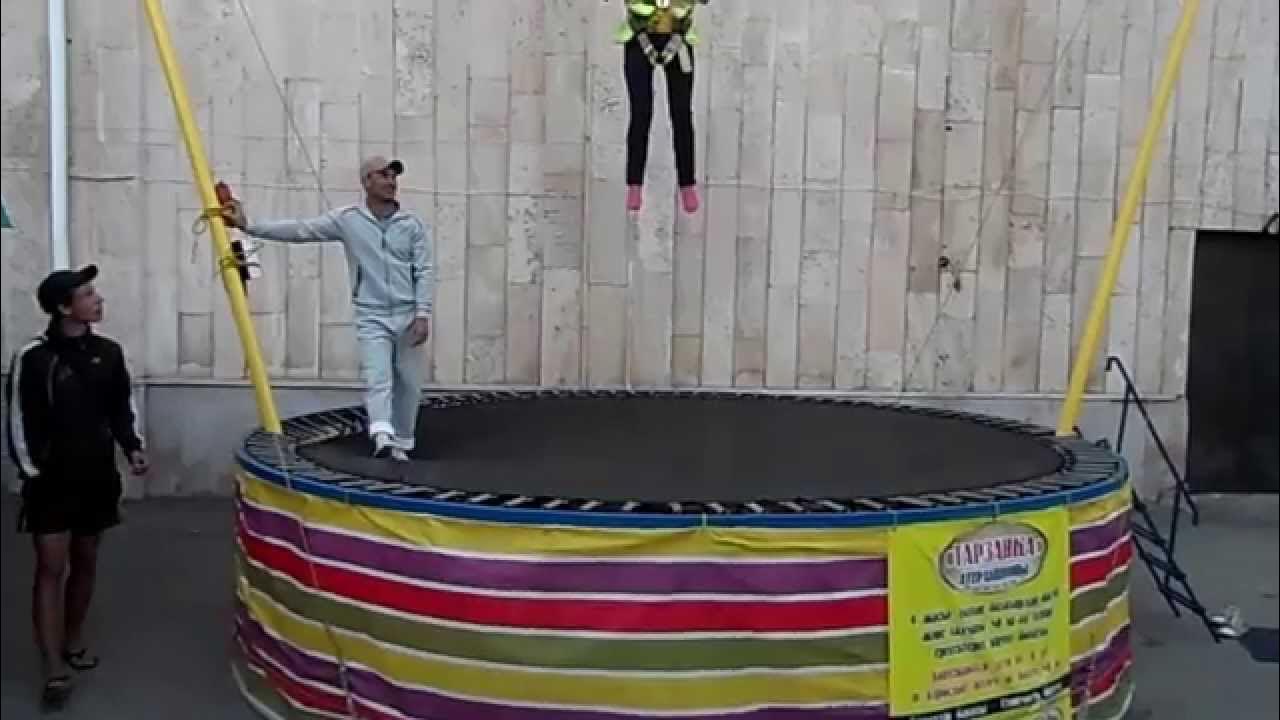 Батут банджи на пляже