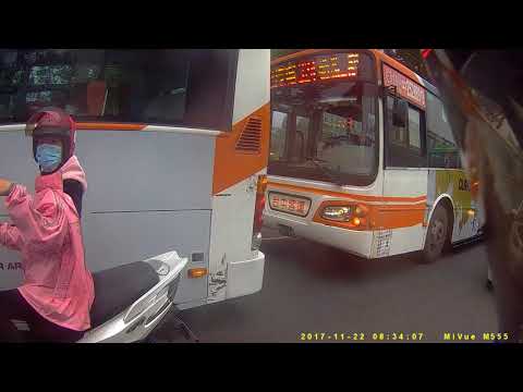 20171122東海大學外台灣大道慢車道車禍阻賽