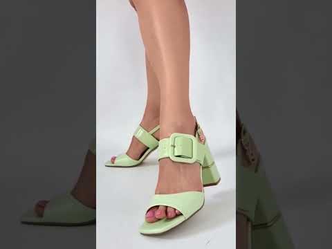 Video: Sú sandále billabong malé?