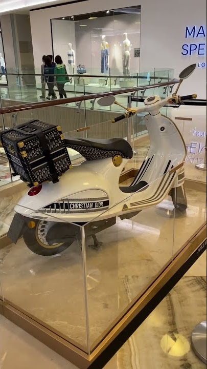 Vespa Christian Dior