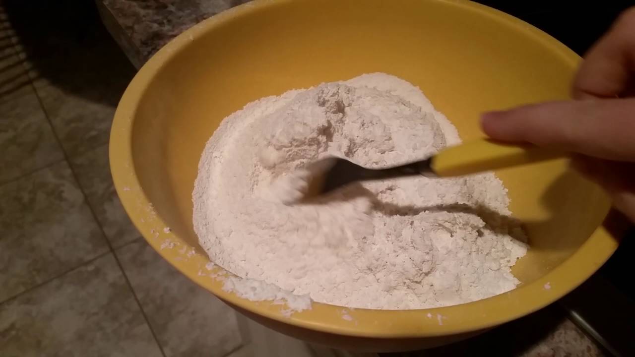 how to stir bisquick original pancake mix powder in a yellow bowl the