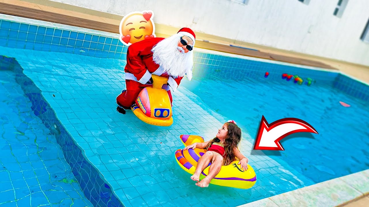 FLAGREI O PAPAI NOEL DENTRO DA PISCINA COM A MINHA IRMÃZINHA!